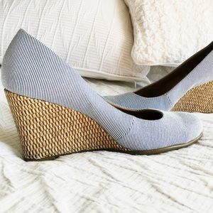 💵⬇️🚨White and Blue Nautical Style Wedges💵⬇️🚨